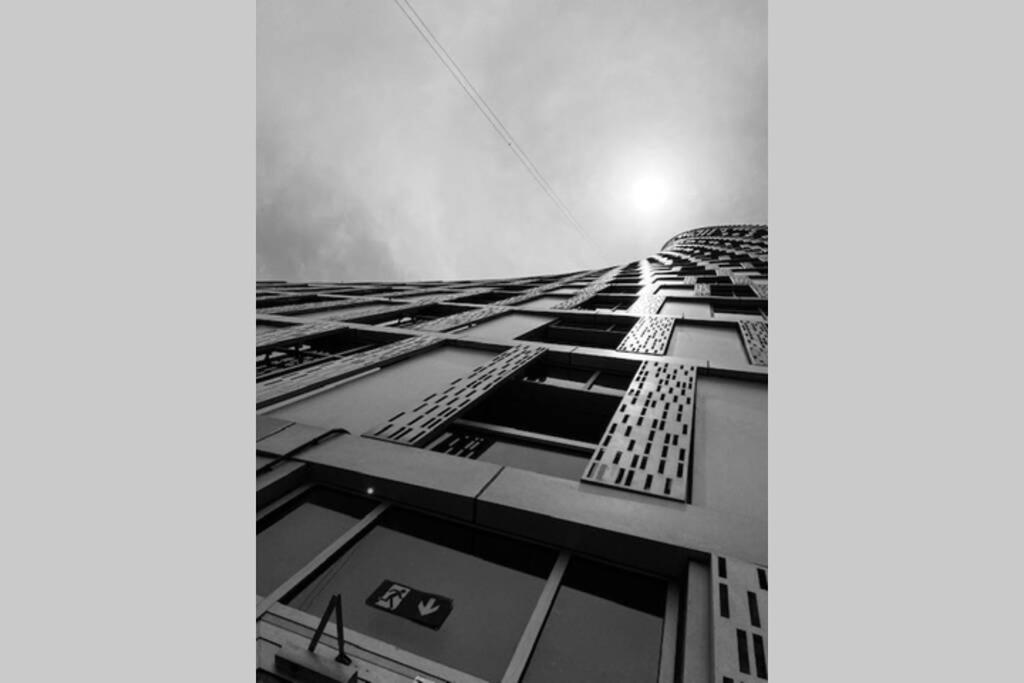 Cayan Tower Luxury Apartment With Sea View 두바이 외부 사진