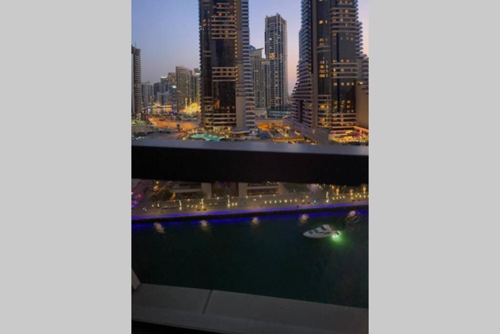 Cayan Tower Luxury Apartment With Sea View 두바이 외부 사진