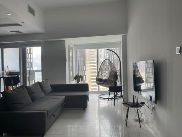 Cayan Tower Luxury Apartment With Sea View 두바이 외부 사진